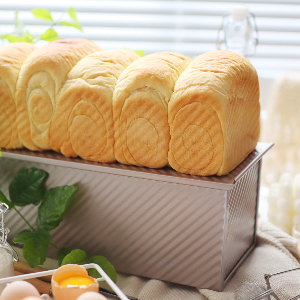 Chefmade Corrugated Loaf Pan With Cover 34cm