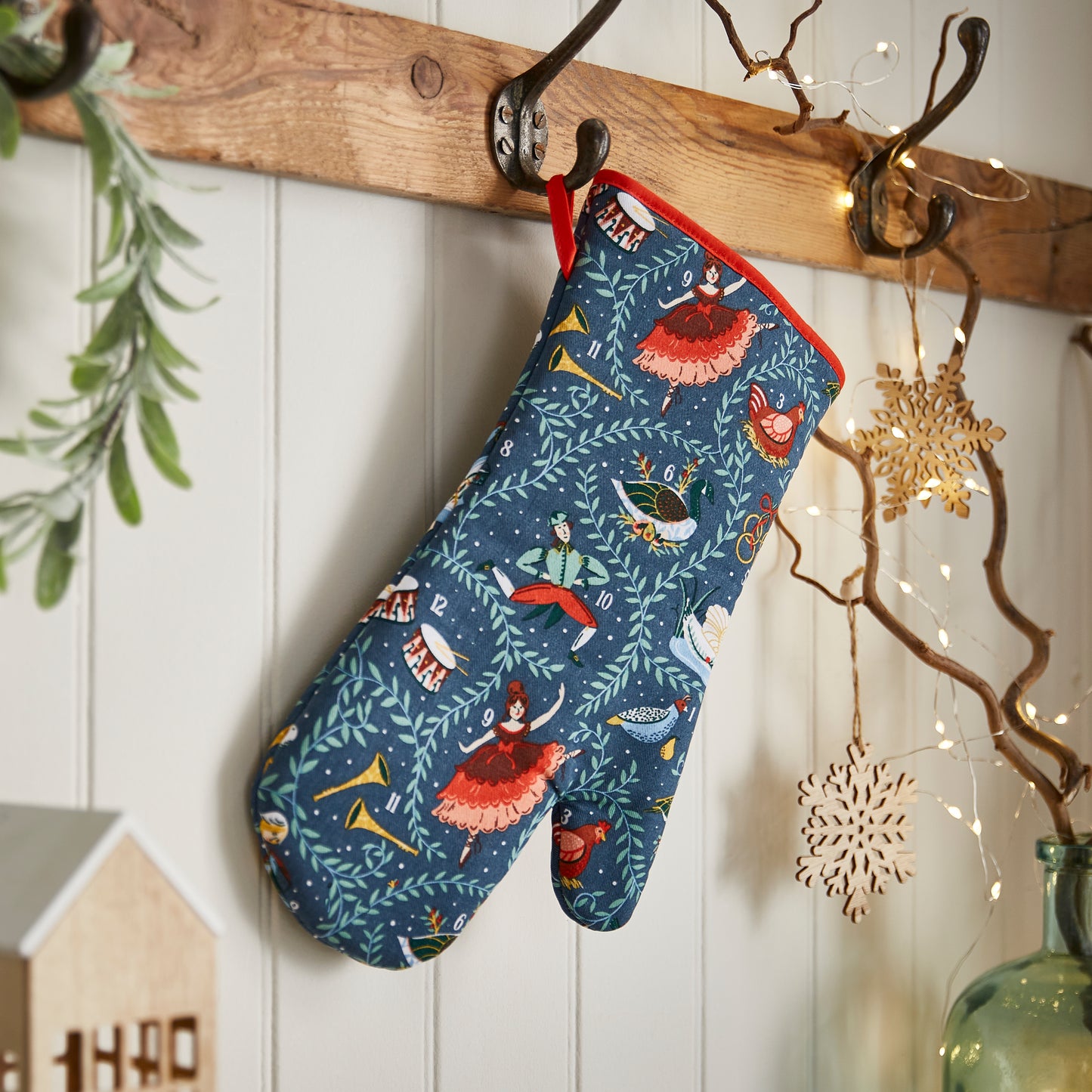 Ulster Weavers 12 Days Of Christmas Gauntlet Oven Glove