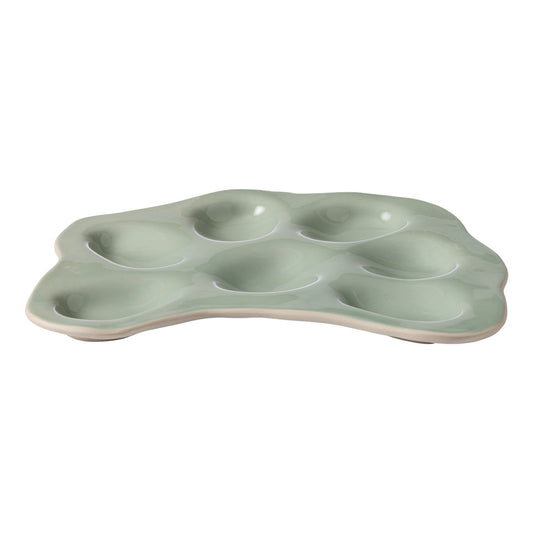 The Ecology Selvedge oyster plate mine includes seven oyster slots for individual serving of oysters or side plate of your choice.