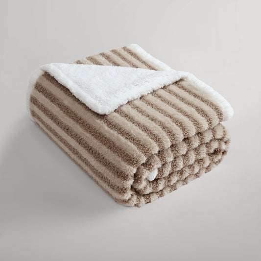 Ardor Carter Boucle Throw
