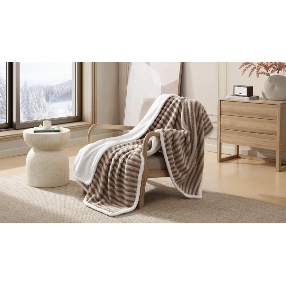 Ardor Carter Boucle Throw