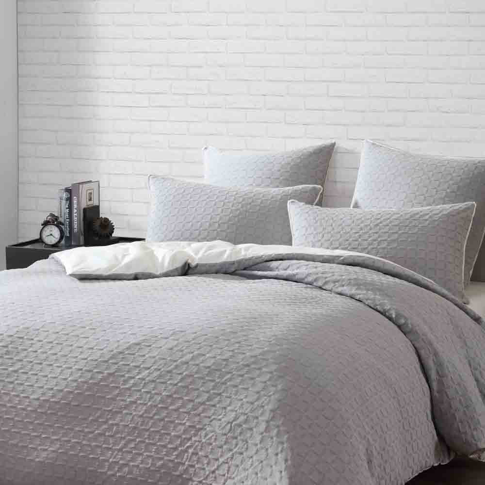 Platinum Collection Flo Quilt Cover Set