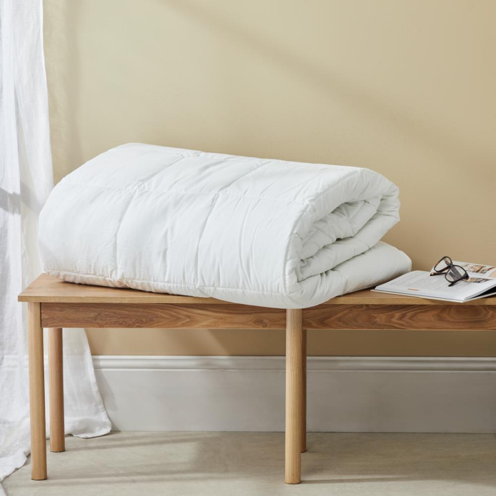 Logan & Mason 50% Down 50% Feather Quilt