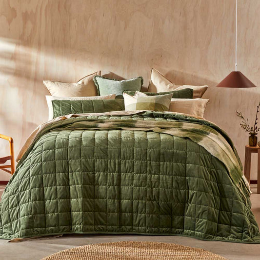 MyHouse Velvet Coverlet Set Iguana Queen/King