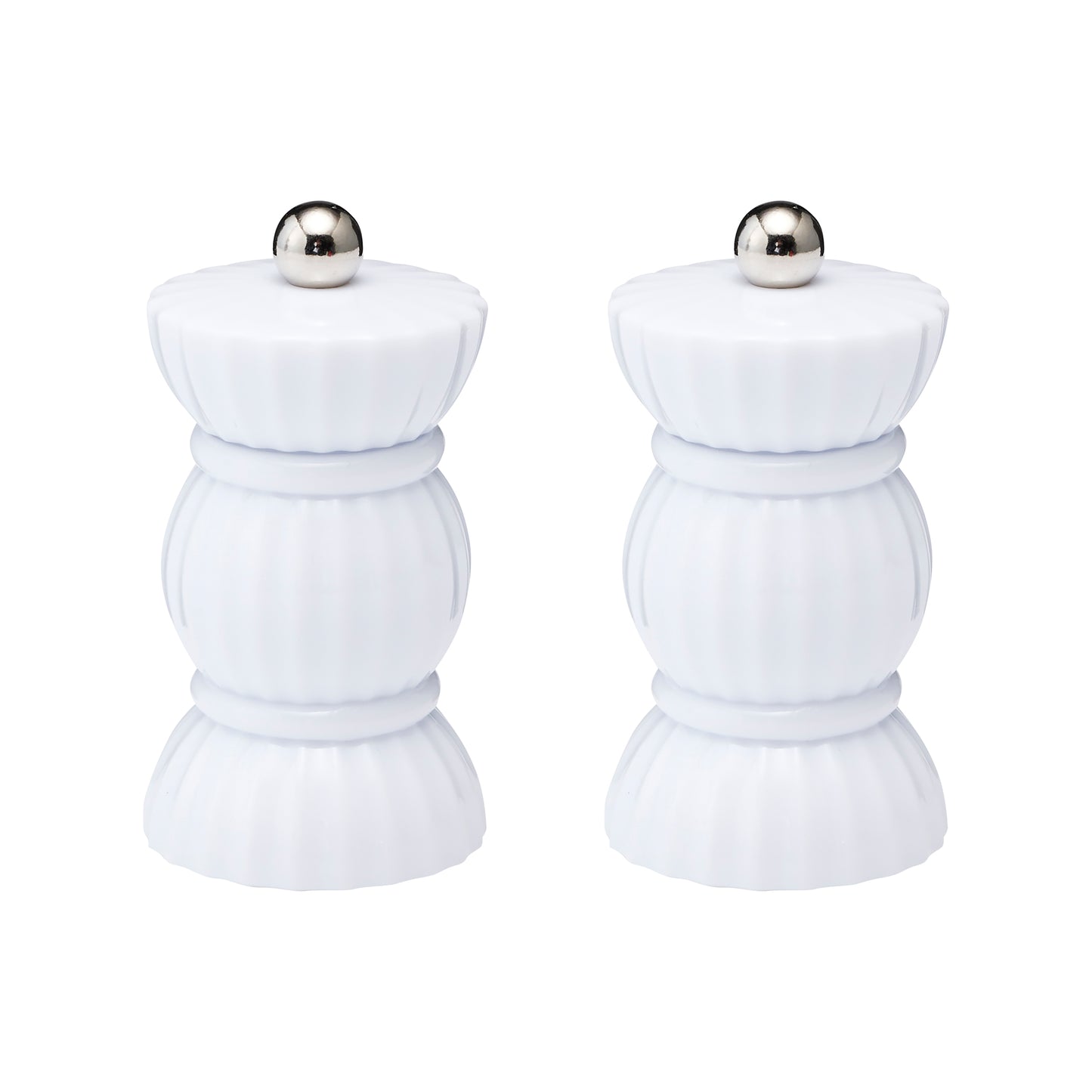 The Porto bon bon salt and pepper grinders in vanilla are a simplistic and versatile addition to your table setting.