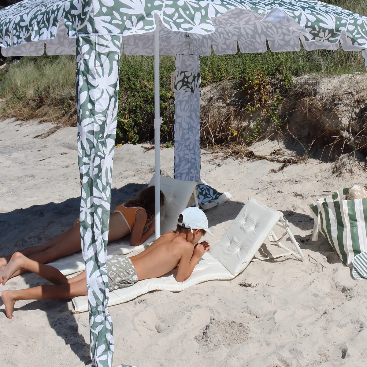 SUNNYLiFE Reclining Beach Chair