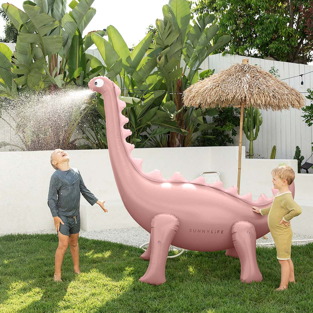 SUNNYLiFE Dino Giant Sprinkler Into the Wild