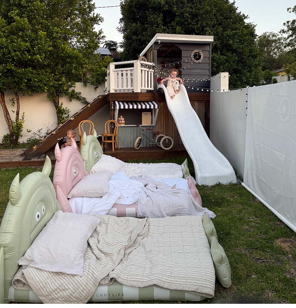 SUNNYLiFE inflatable Kids Sleepover Bed Monster pink and green