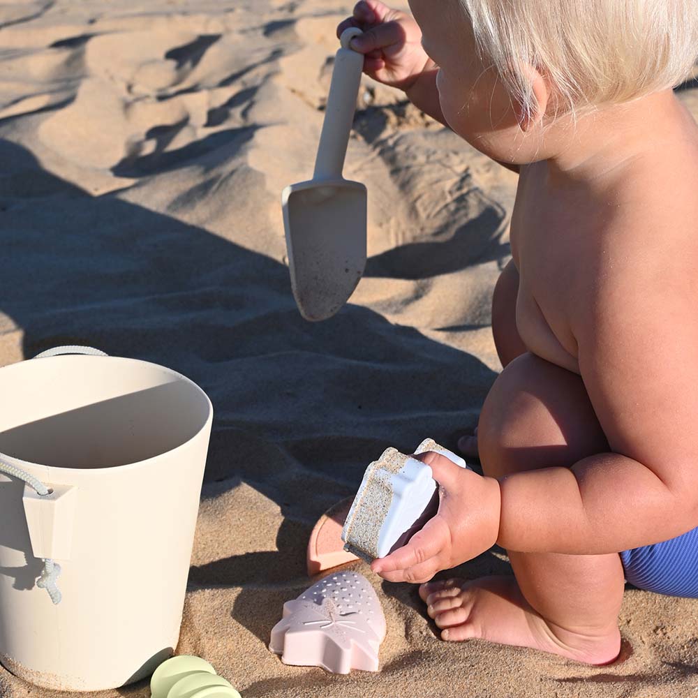 SUNNYLiFE Silicone Bucket & Spade Set Apple Sorbet Multi