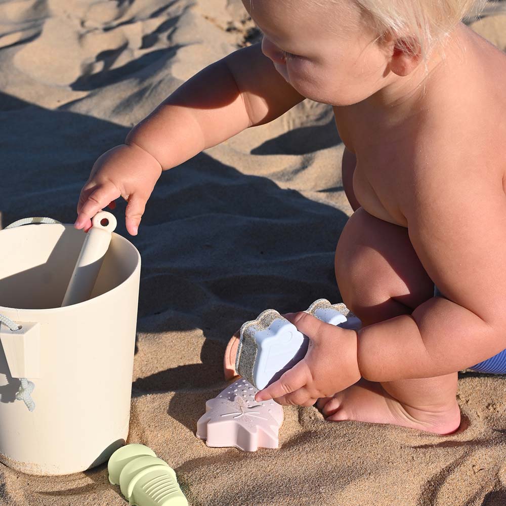 SUNNYLiFE Silicone Bucket & Spade Set Apple Sorbet Multi