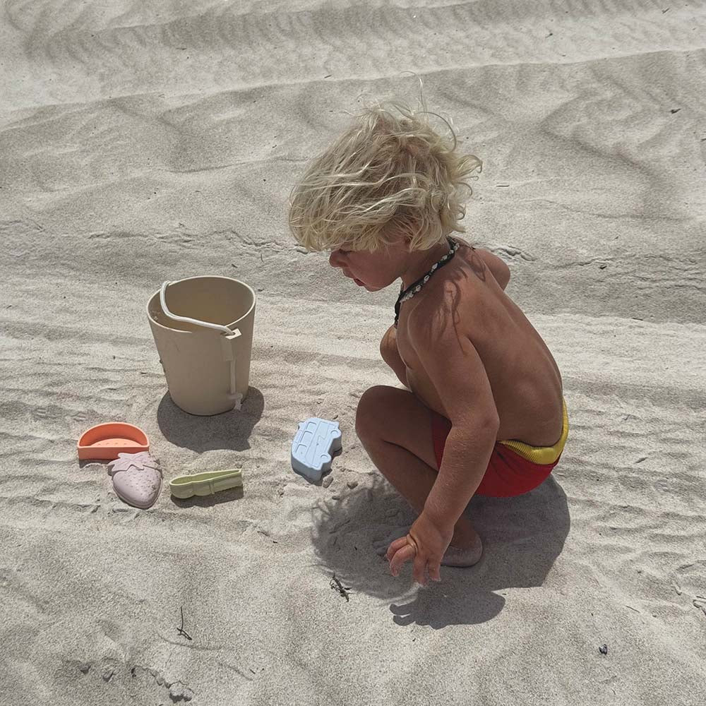 SUNNYLiFE Silicone Bucket & Spade Set Apple Sorbet Multi