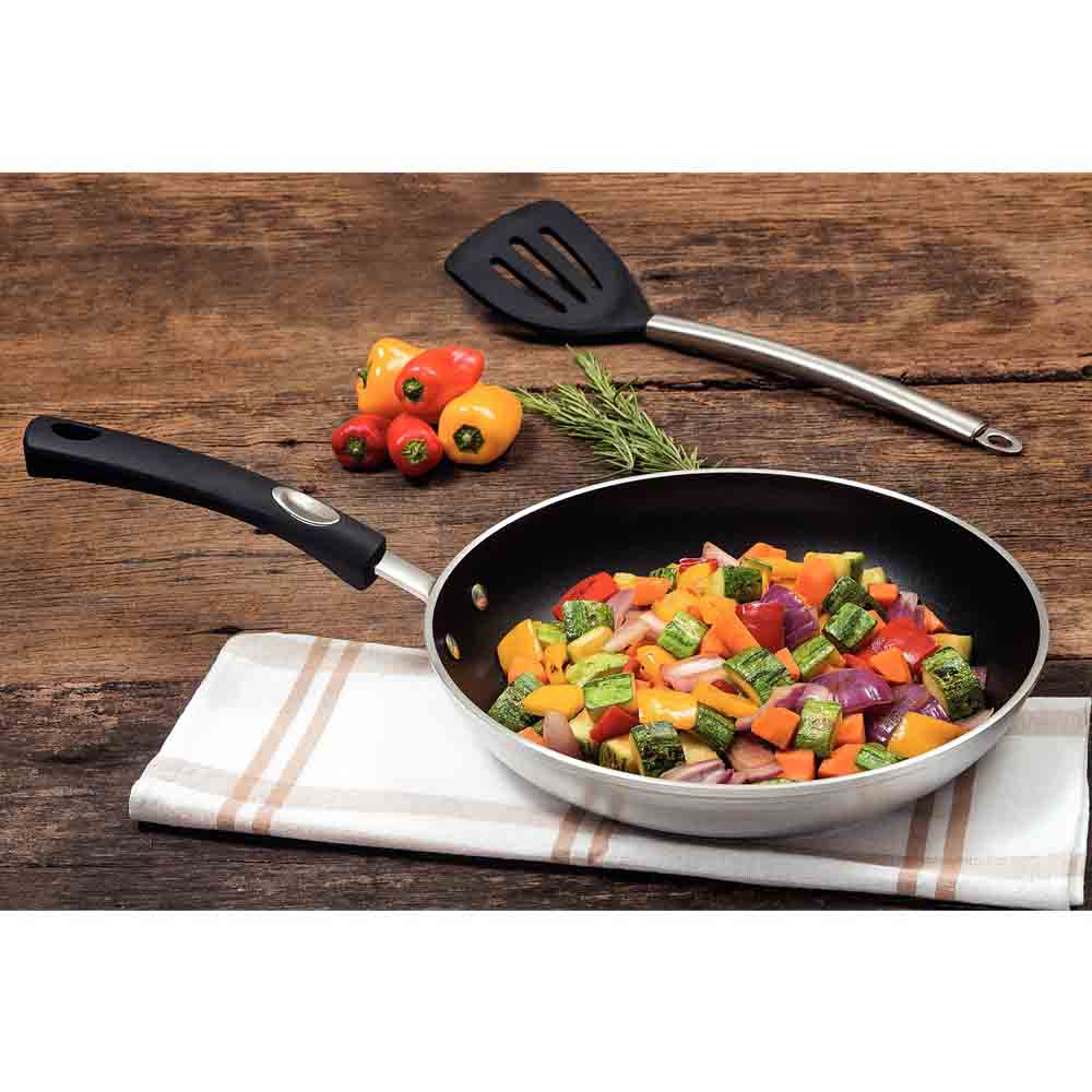 stir fry vegetables in 26cm frypan - House