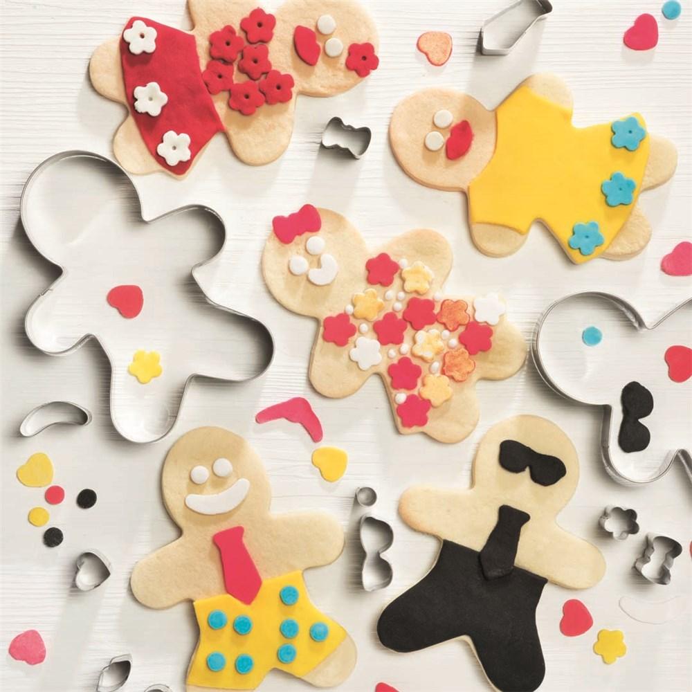 Soffritto Christmas 17 Piece Gingerbread Couple Cookie Cutter & Decorator Set